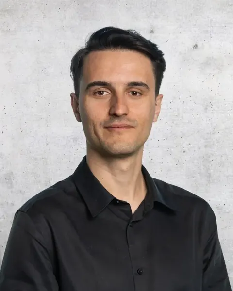 Alexander, Rekrutierungsexperte