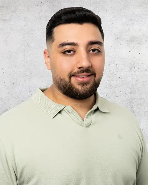 Hussam, Buchhalter