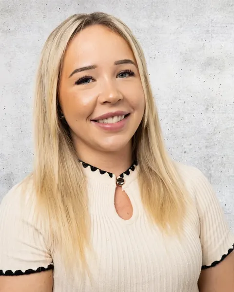 Lia, Buchhalterin