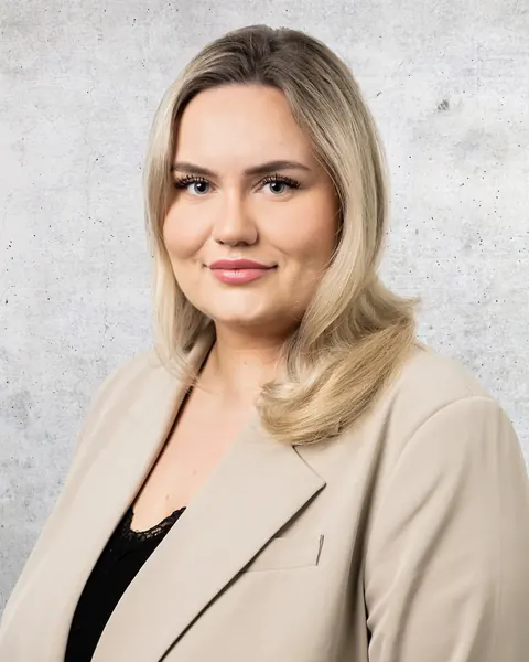 Louisa, Rekrutierungsexpertin